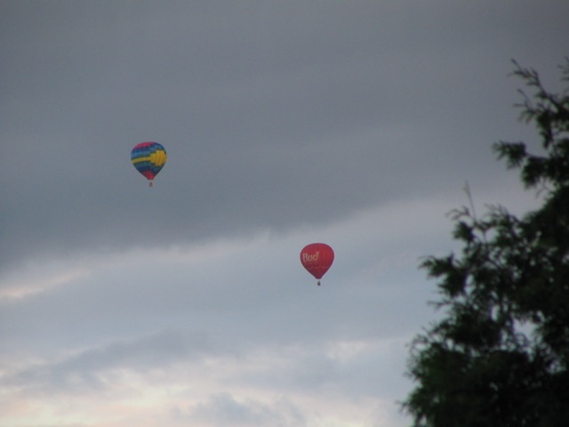 Hot Air Balloons Seen from the Front Motel